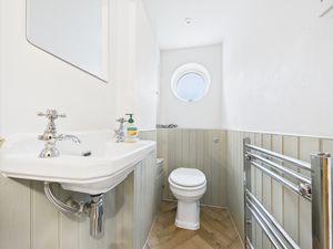 Cloakroom- click for photo gallery